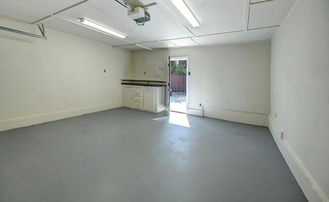 Building Photo - 2224 Newhall St
