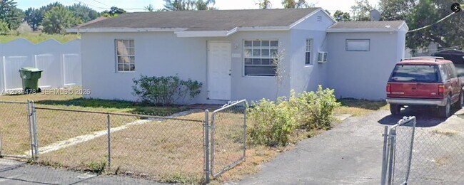 Building Photo - 2332 NW 14th Ct