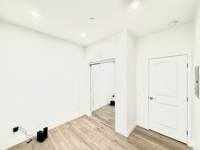 Building Photo - 351H2 - Oxnard | 2 Bed 1 Bath | Newly Reno...