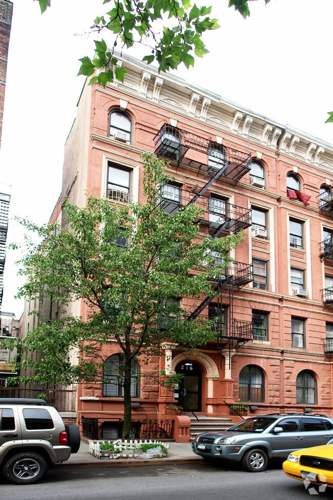 Building Photo - 216 W 22nd St