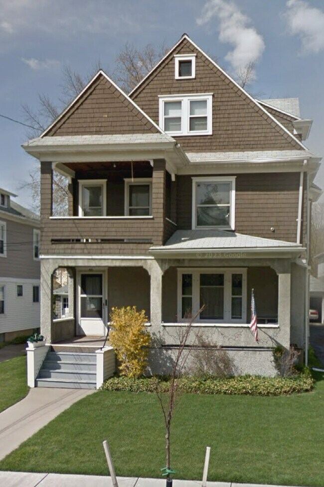 Foto del edificio - 40 Bennett Ave