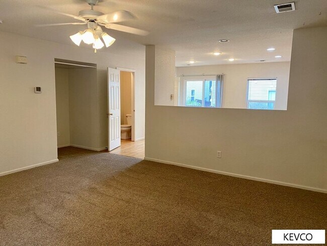 Foto del edificio - Four Bedroom Home with Extra Space!