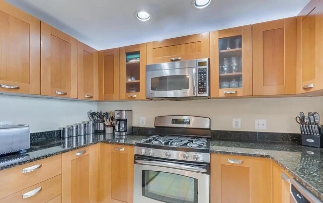 Foto del edificio - 2451 Midtown Ave