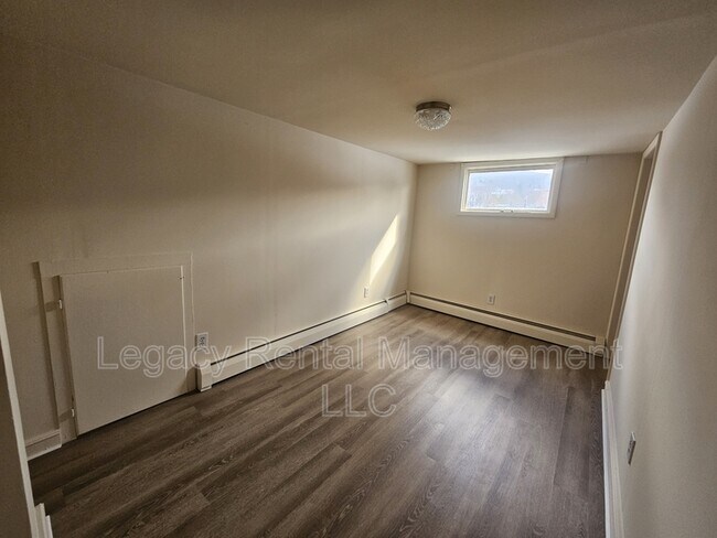 Foto del edificio - 168 S Main St