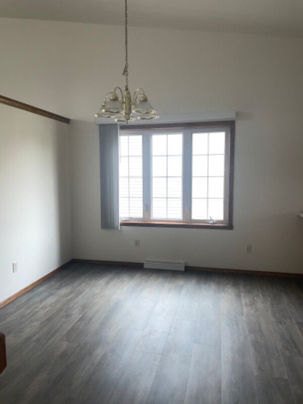 Foto del edificio - 1266 Crown Ct