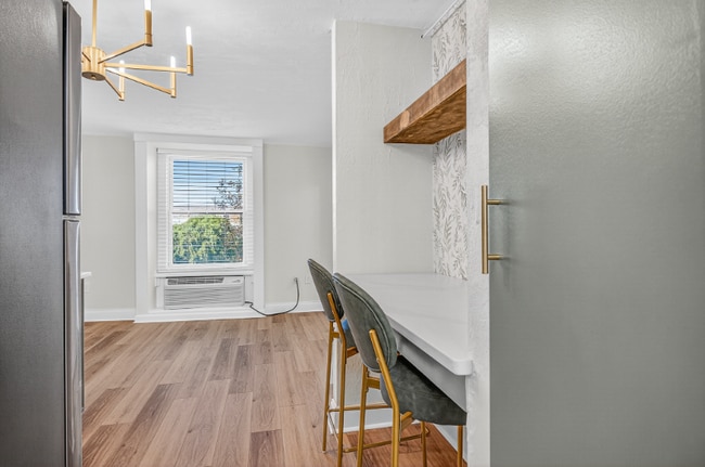 Building Photo - 224 E Garden St