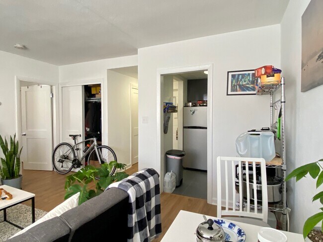 Building Photo - 67 Marion St