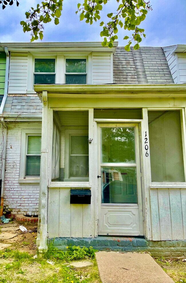 1206 Pine Street, Chester, PA 19013 Townhome Rentals in Chester PA