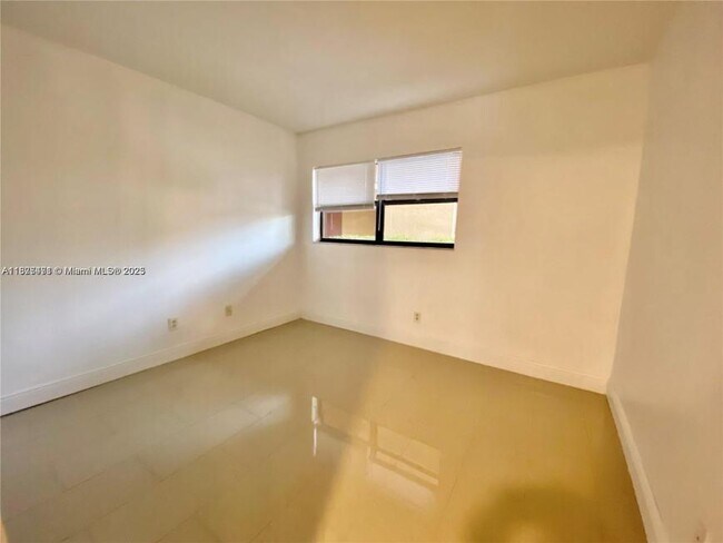 Building Photo - 2 bedroom in Miramar FL 33025