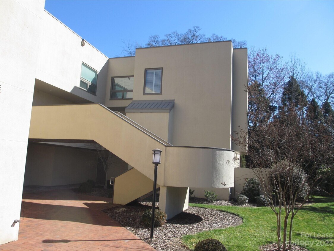 Primary Photo - 501 Fenton Pl