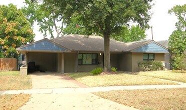 Building Photo - 6729 Sylvan Rd