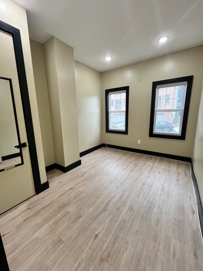 Foto del edificio - 948 W Side Ave