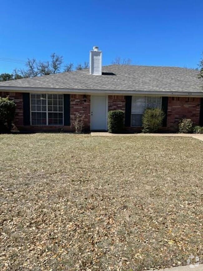 Building Photo - 928 Briar Dr