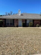 Building Photo - 928 Briar Dr