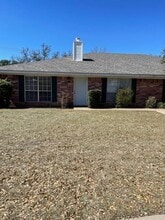 Building Photo - 928 Briar Dr