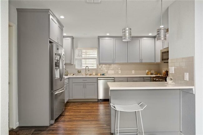 Foto del edificio - 1801 Maple Ave