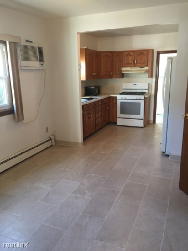 Building Photo - 2 br, 1 bath Apartment - Center St 1 Unit 1