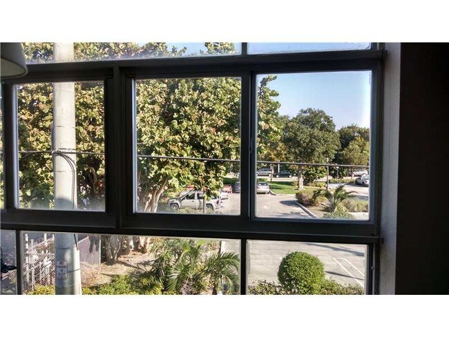 Foto del edificio - 8041 Harding Ave