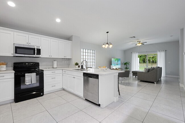 Building Photo - 6791 Lantern Key Dr