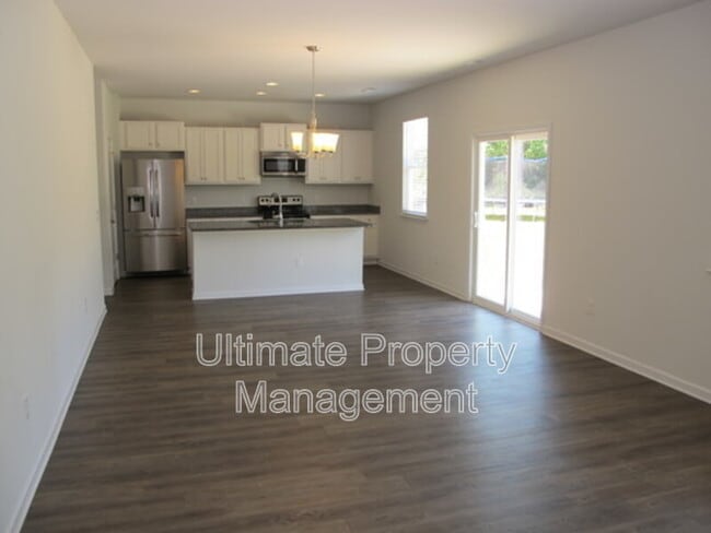 Building Photo - 8164 E Highcroft Dr NE