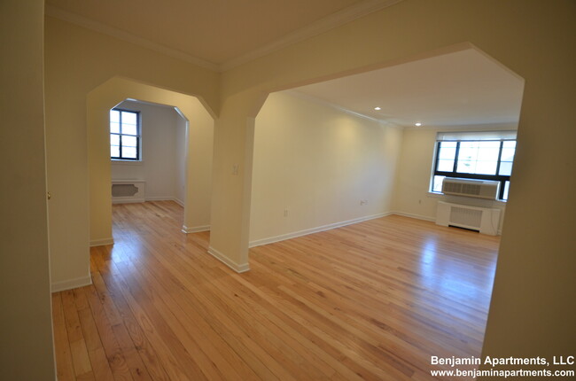 Building Photo - 56 Brattle St