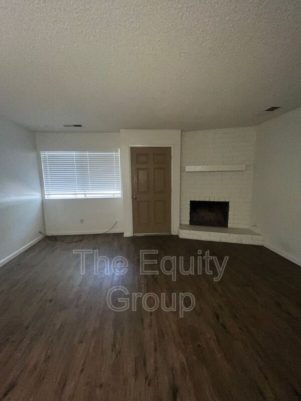 Foto del edificio - 5733 W Hillsdale Ave