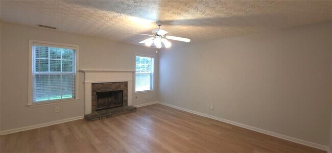 Building Photo - 3458 Hill Pond Dr NE