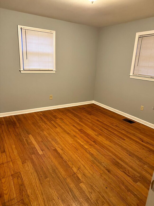 Building Photo - Convenient Location in Piedmont Near White...