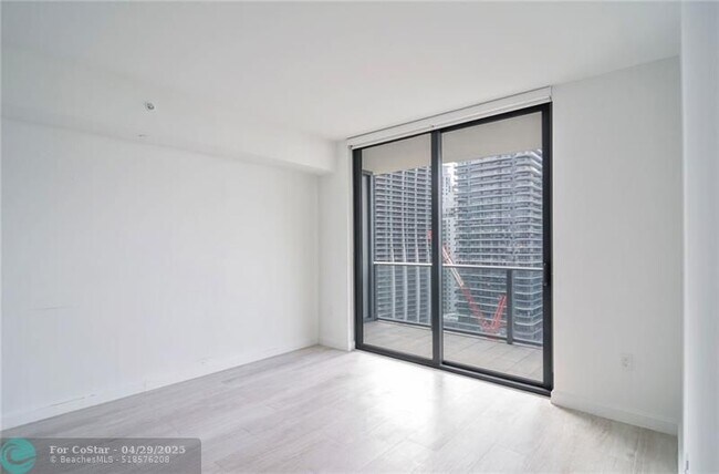 Foto del edificio - 45 SW 9th St