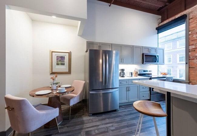 Foto del edificio - 350 East Ave