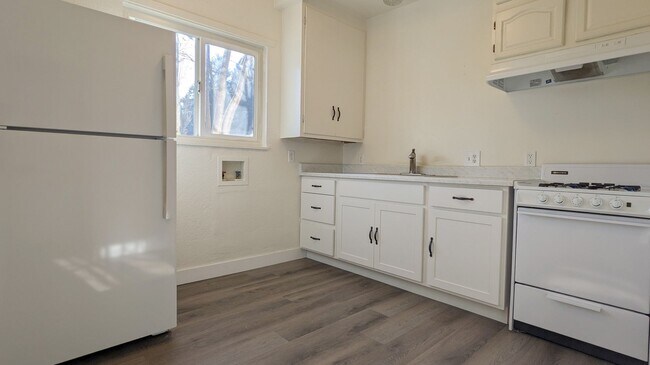 Foto del edificio - 3983 T St