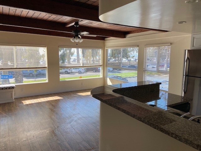 Sala de estar - 5003 E Ocean Blvd