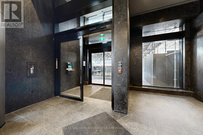 Photo du bâtiment - 110 Broadway Ave