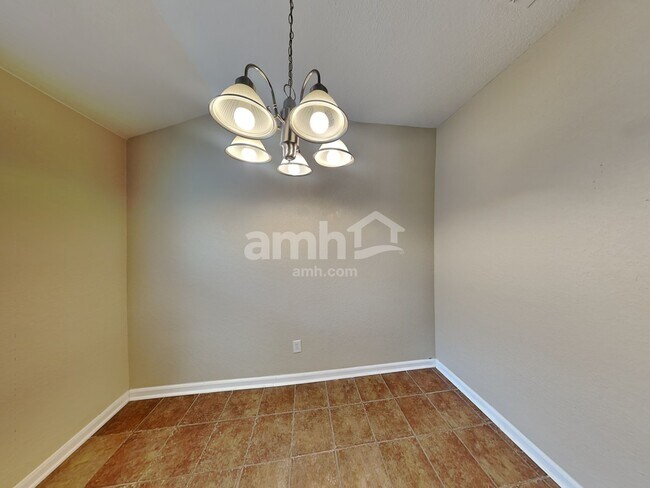 Building Photo - 5531 Southern Oaks