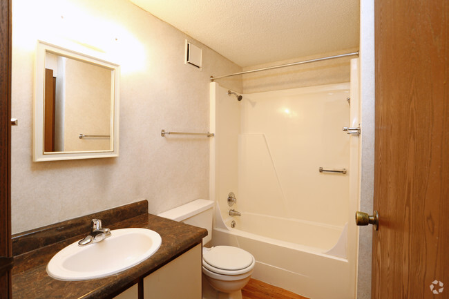 1BR,1BA-576 SF Bathroom - Woodlands