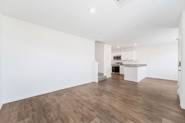 Foto del edificio - Modern Mosaic Townhome with Stylish Finishes & Resort-Style Community Amenities!