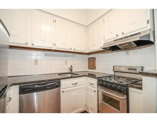 Building Photo - 112 Pinckney St