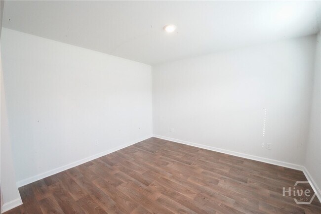 Foto del edificio - 103 Skylark Rd