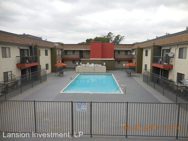 Building Photo - 7817 Vineland Ave