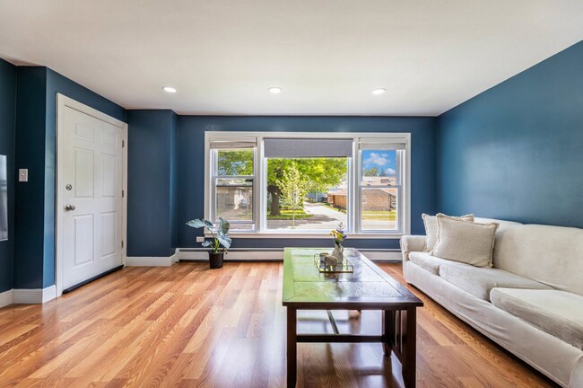 Foto del edificio - 3838 Ridgeland Ave