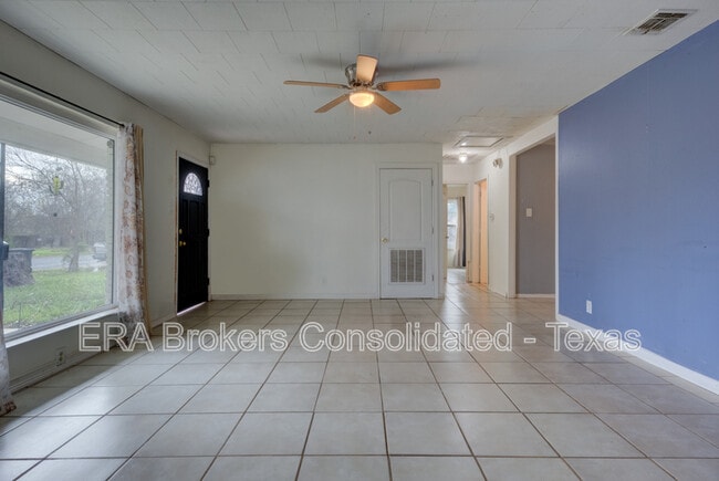 Foto del edificio - 5815 Pyle St