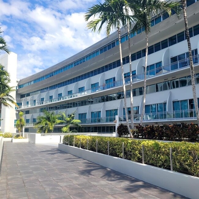 Foto del edificio - 2950 NE 188th St