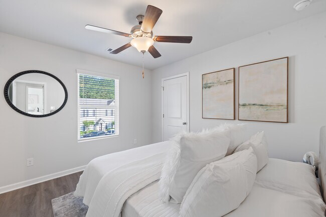 Foto del edificio - 100 Lakeview Estates Dr