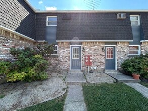 Building Photo - 149 Oak St