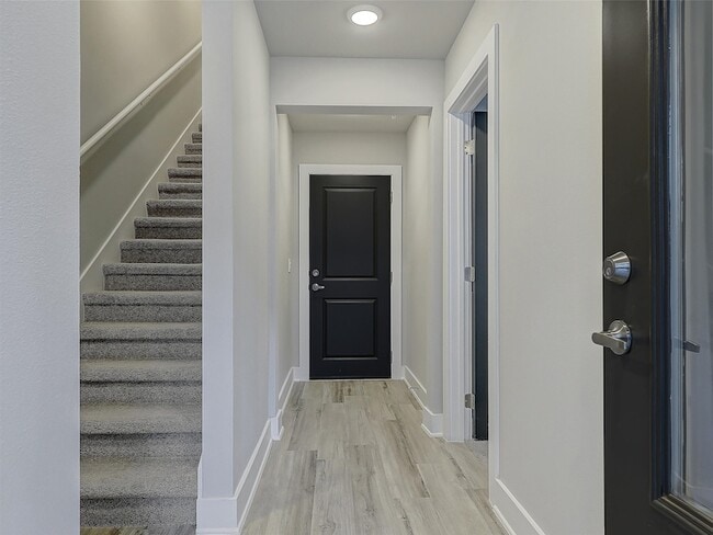 Building Photo - 3345 Wynwood Dr