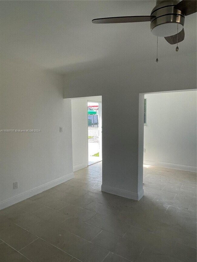 Foto del edificio - 711 NW 55th St