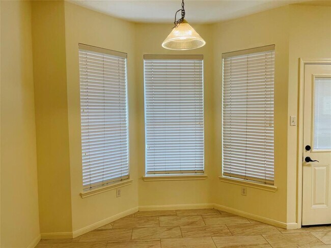 Building Photo - 12918 Stratford Heights Dr