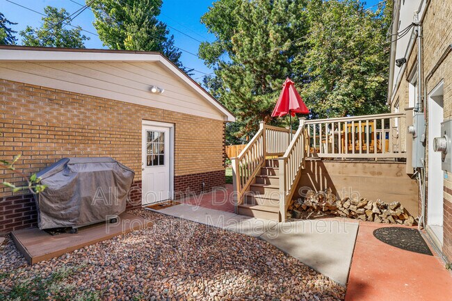 Building Photo - 1317 Clermont St