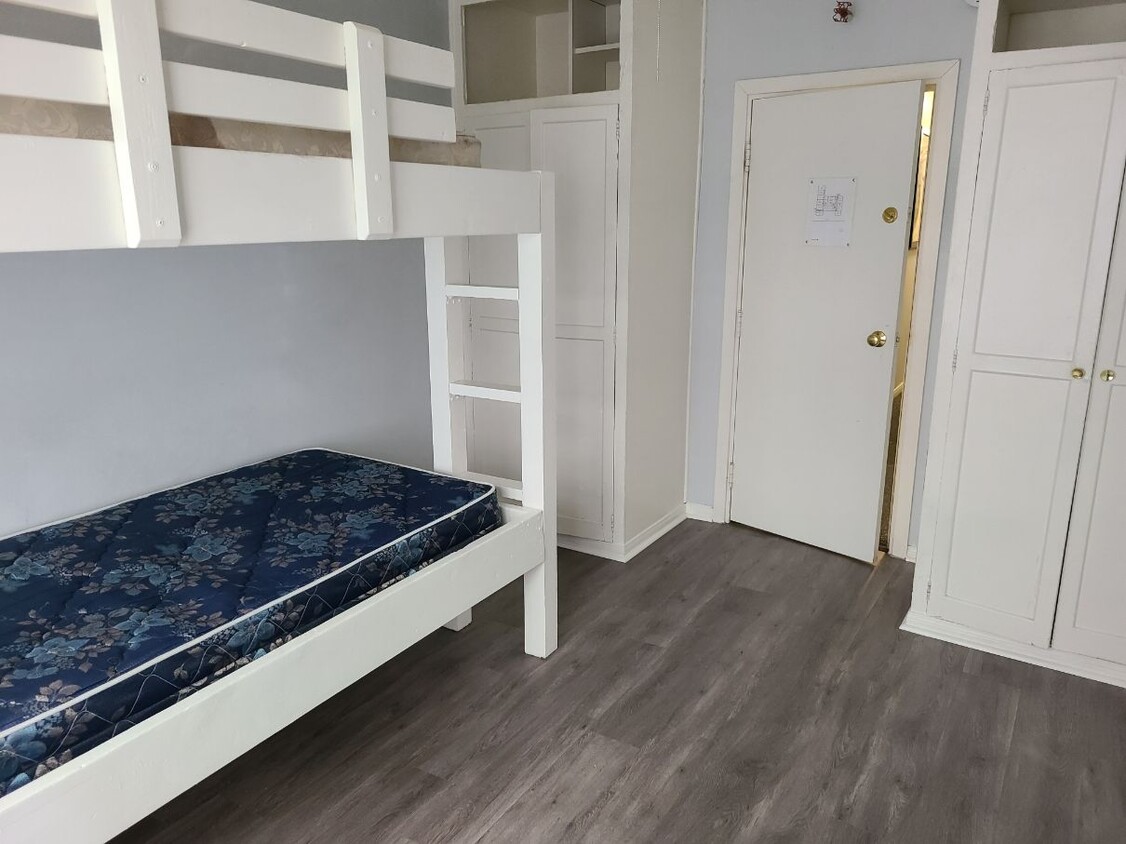 Example Room - 649 Gayley Ave
