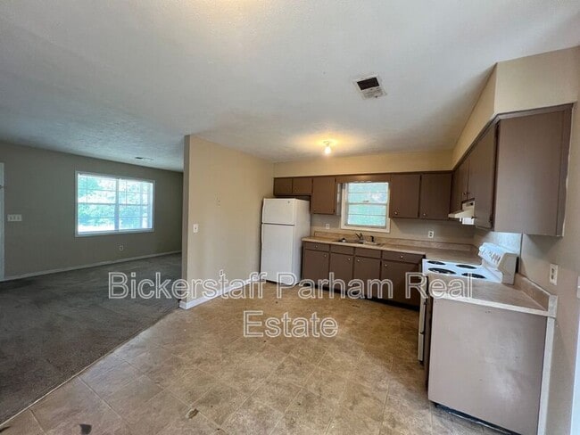 Building Photo - 2102 Winifred Ln